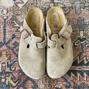 Birkenstock Boston Soft Footbed Suede Leather in Taupe, Size 38 - worn once